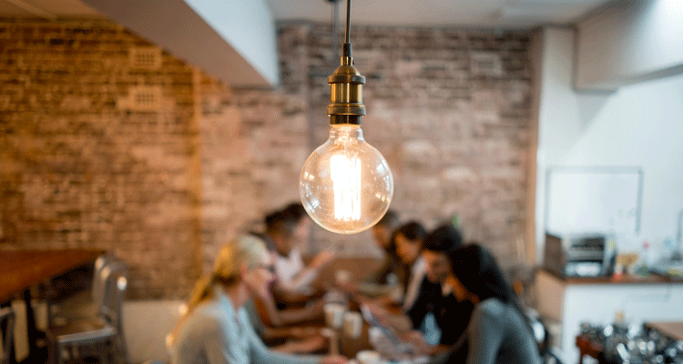 Unterstützung der Produktstrategie bei der Umsetzung durch den Einsatz des Pragmatischen Marketingrahmens